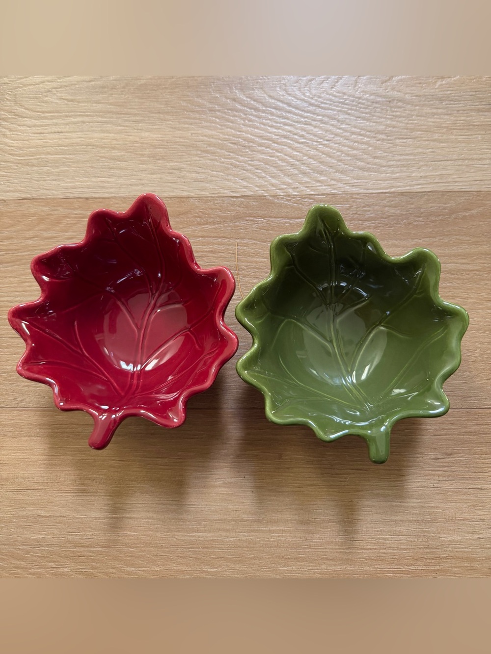 Pier 1 Imports Red and Green Maple Leaf-Shaped Condiment Bowls Set, OS
